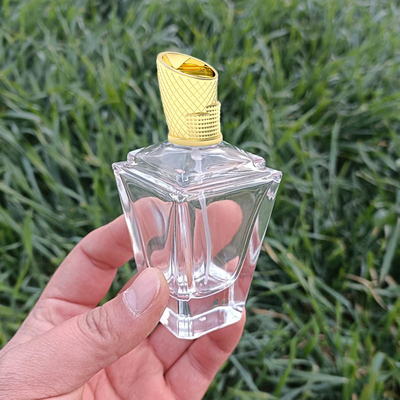 Abu Dhabi National Exhibition Centre Zamac Perfumy w kształcie nasadki z butelką
