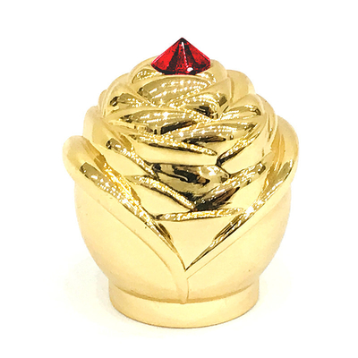 Niestandardowe luksusowe metalowe kapsle na perfumy Zamak w kolorze złotym z czerwonym kamieniem