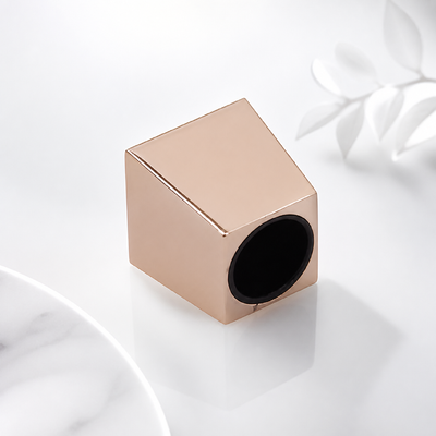kupować Złoty kolor Zynkowy Stopy Personalizowalna Butelka Perfum Kapułka i Zamak Perfume Cover dla luksusowych zapachów produkcja online
