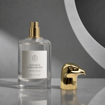 kupić Sprzedaż hurtowa Wysokiego Połysku Złoto Zintegrowane Głowa Orła Czapka butelki Perfum Plain Smooth Hawk Sculpture Zamac Zamknięcie OEM Custom Engrave Logo Bliskiego Wschodu Luksusowe opakowania zapachowe produkcja online