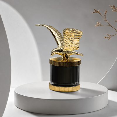kupować Luksusowe skrzydła 3D Eagle Zamac Perfume Cap Złote pokryte teksturą Flying Hawk Sculpture Vertical Fluted Base Perfume Lid Zynk Alloy Parfum Bottle Cover Custom Logo FEA15 For Perfume Bottle produkcja online