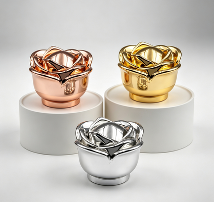 kupić FEA15 Zink Alloy Perfume Cap 3D Rose Flower Shape Electroplated Perfume Bottle Cover Custom Logo Zamac Perfume Cap produkcja online