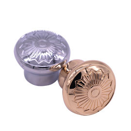 kupować 26 * 32 Złota butelka ze stopu cynku Perfumy Top Magnetic / Zamak Die Casting online manufacture